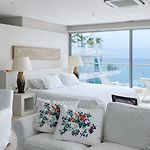 Suite de lujo con vista en hotel, salida a playa y amenities premium
